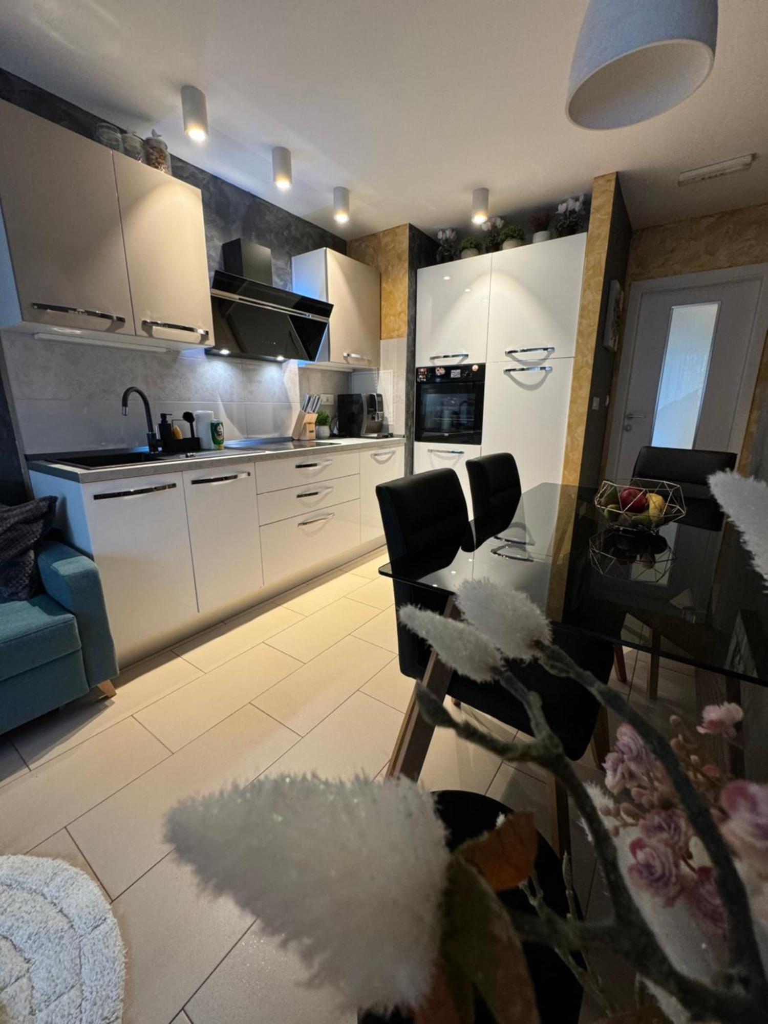 Apartment Astra With Private Parking 스플리트 외부 사진