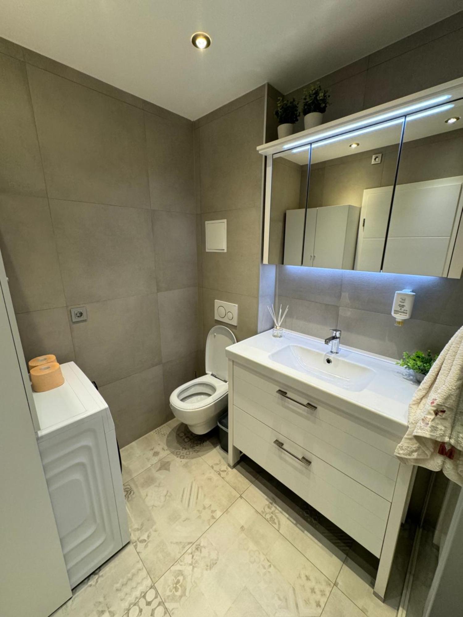 Apartment Astra With Private Parking 스플리트 외부 사진