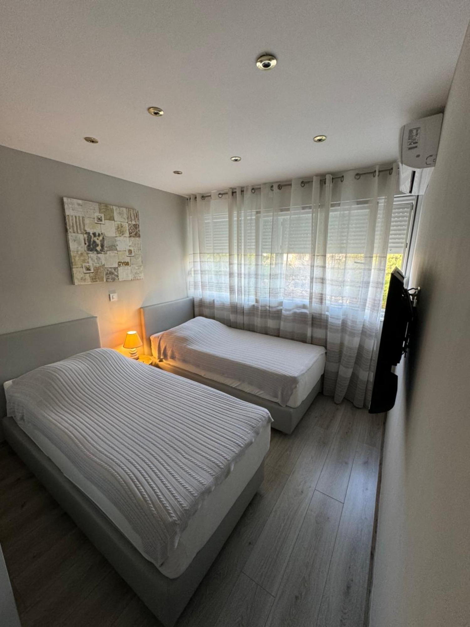 Apartment Astra With Private Parking 스플리트 외부 사진