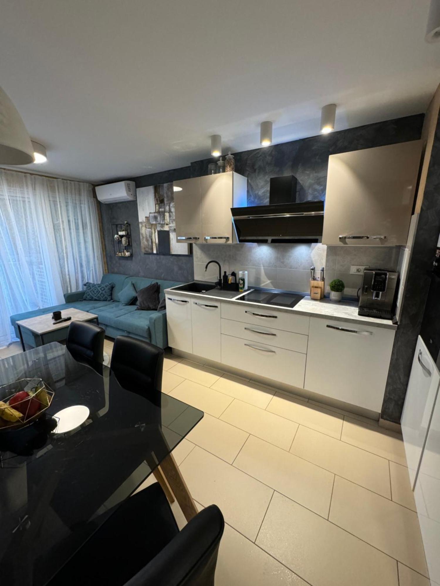 Apartment Astra With Private Parking 스플리트 외부 사진